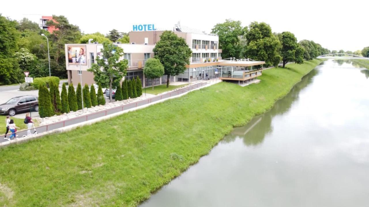 Hotel River Nyitra Kültér fotó