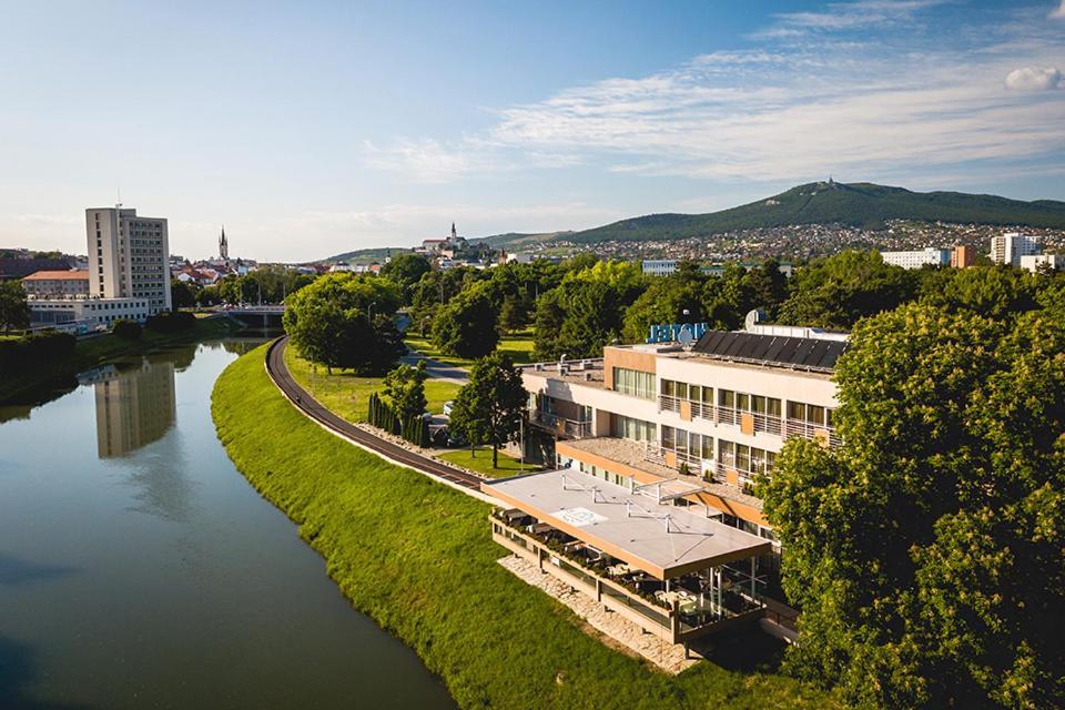 Hotel River Nyitra Kültér fotó