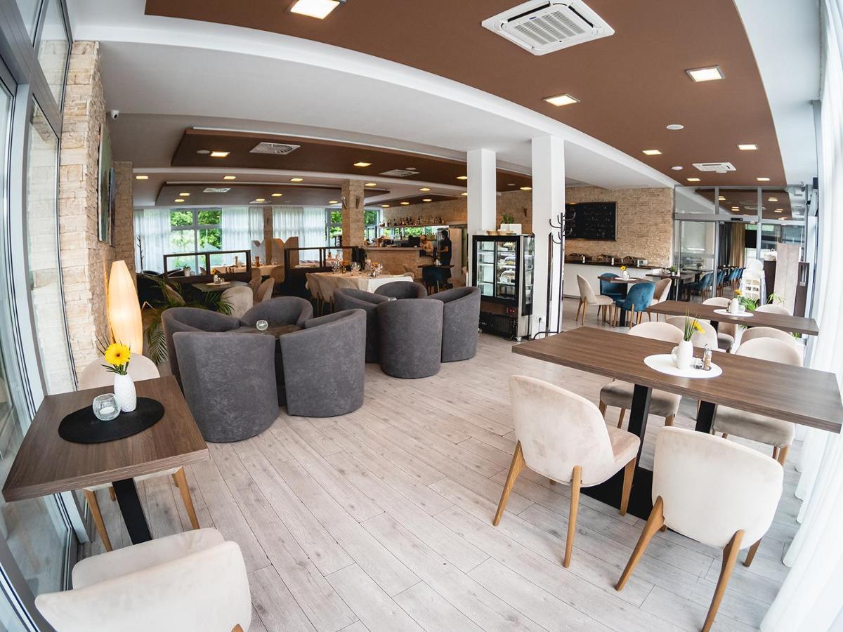 Hotel River Nyitra Kültér fotó